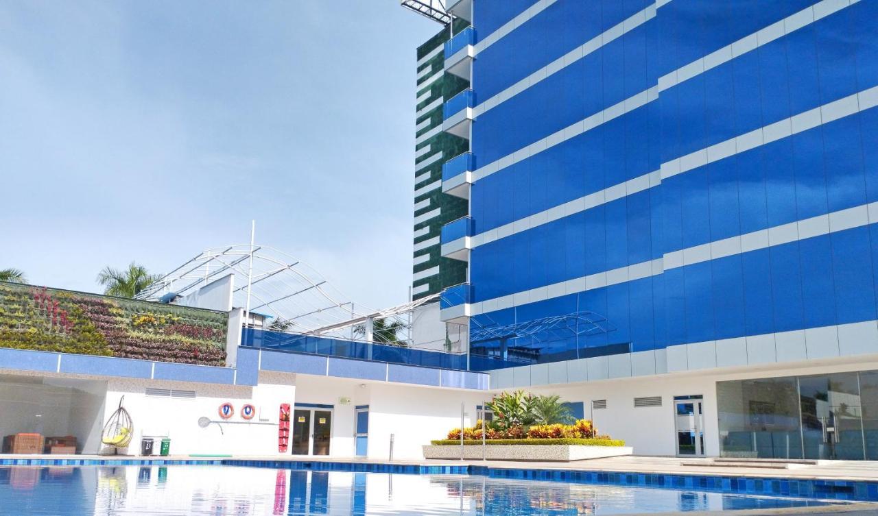 Hotel Royal Elim International Калі Екстер'єр фото The pool at the hotel