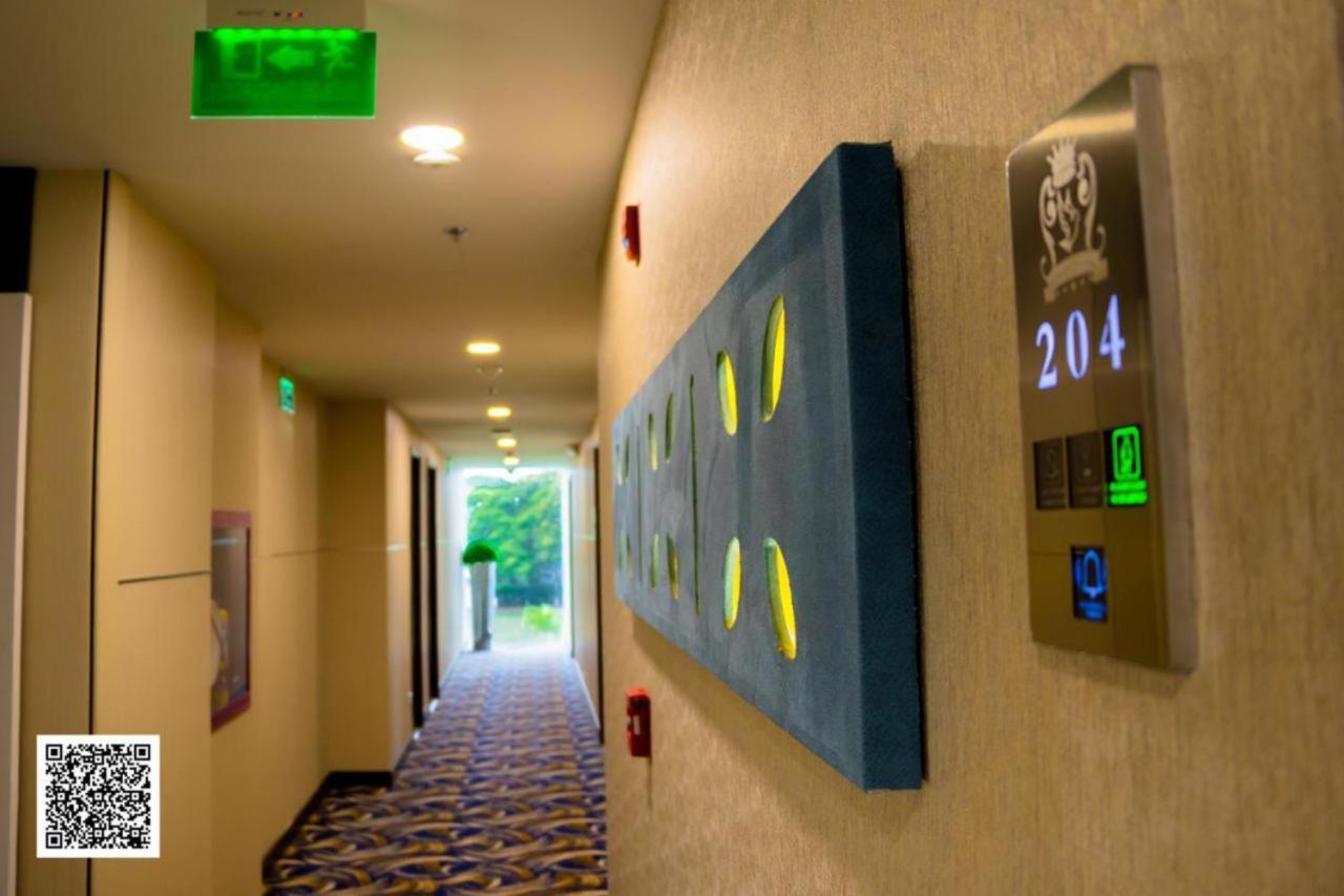 Hotel Royal Elim International Калі Екстер'єр фото A QRpedia code in a hotel