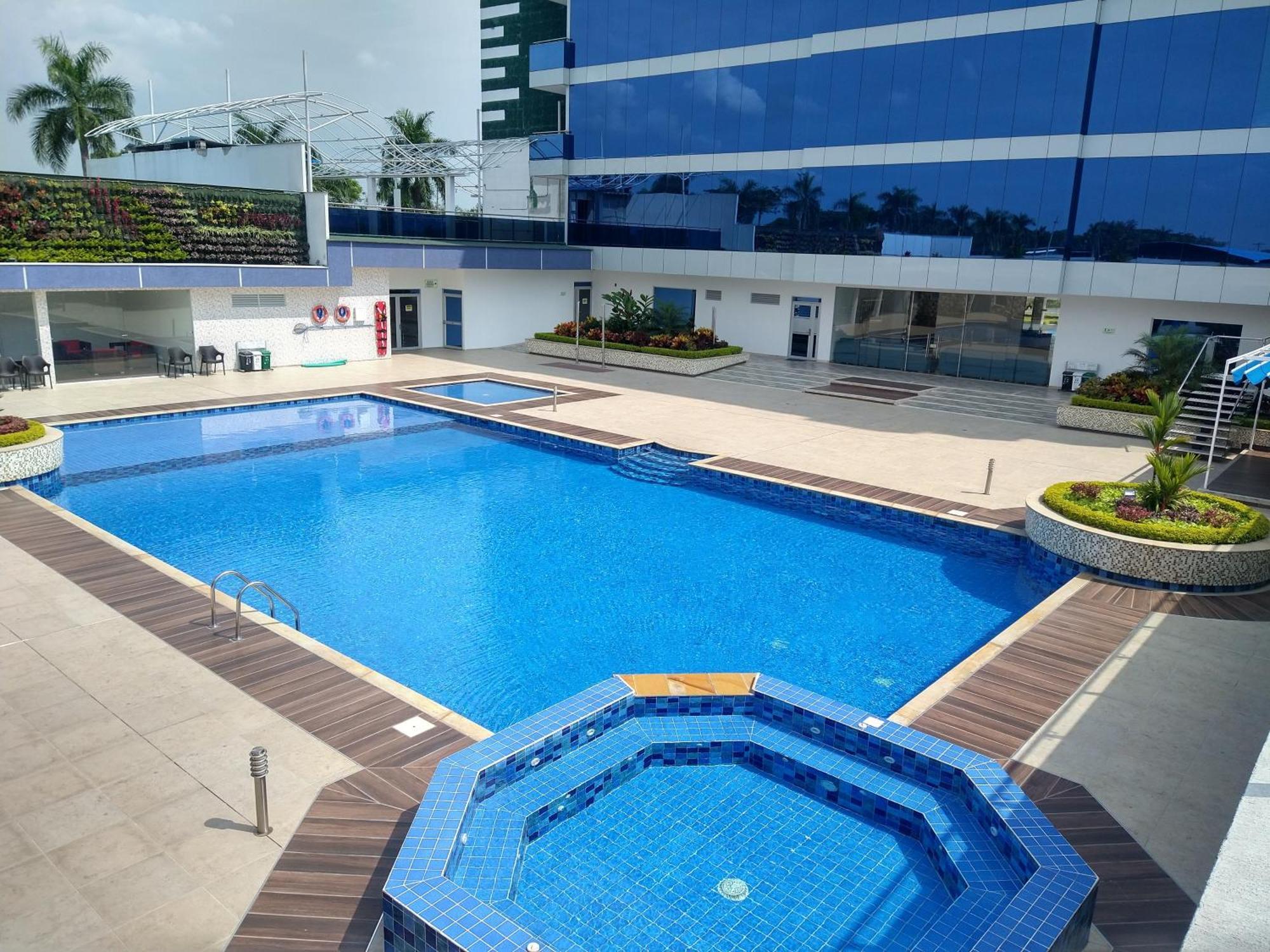 Hotel Royal Elim International Калі Екстер'єр фото Swimming pool at the hotel