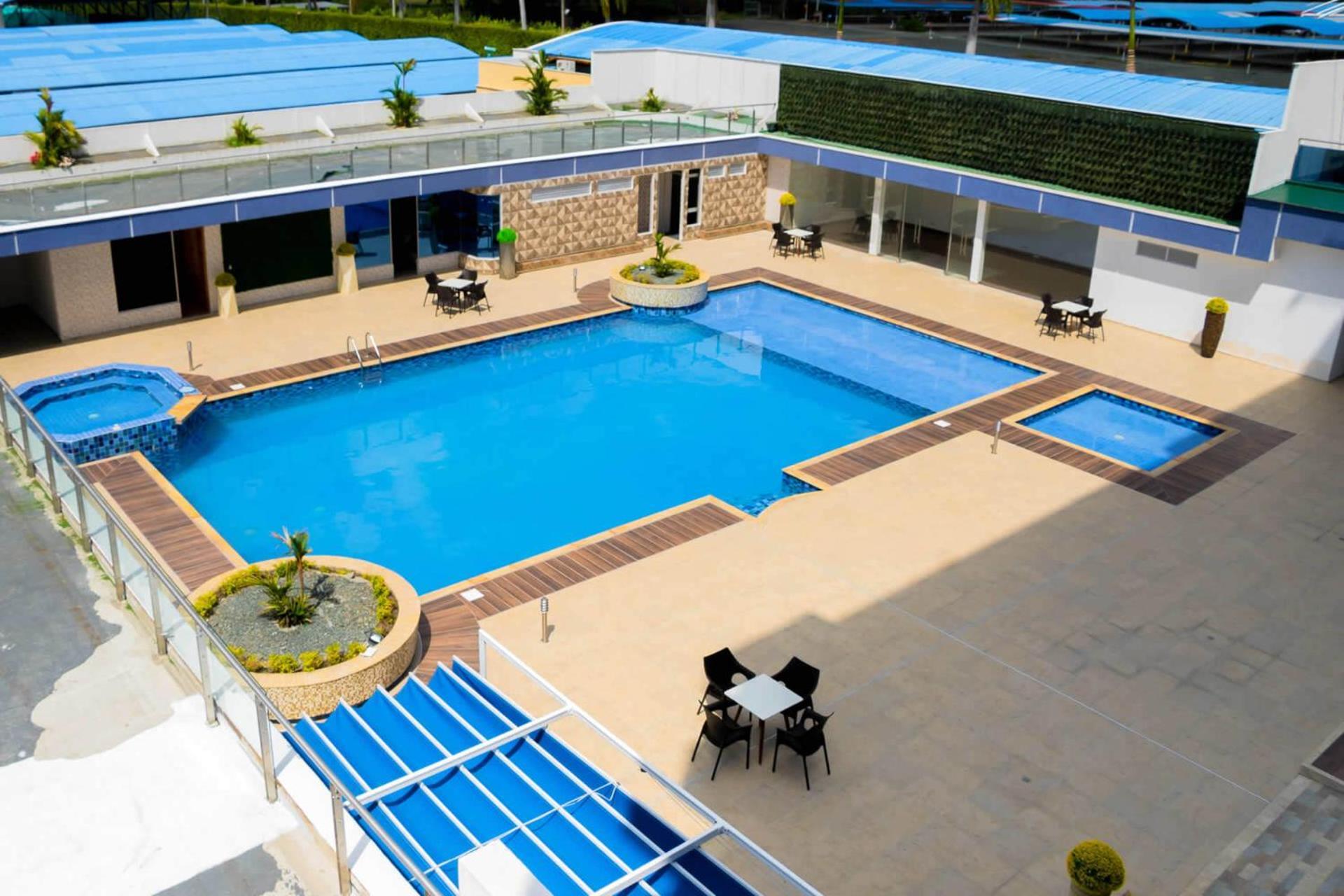 Hotel Royal Elim International Калі Екстер'єр фото The pool at the hotel