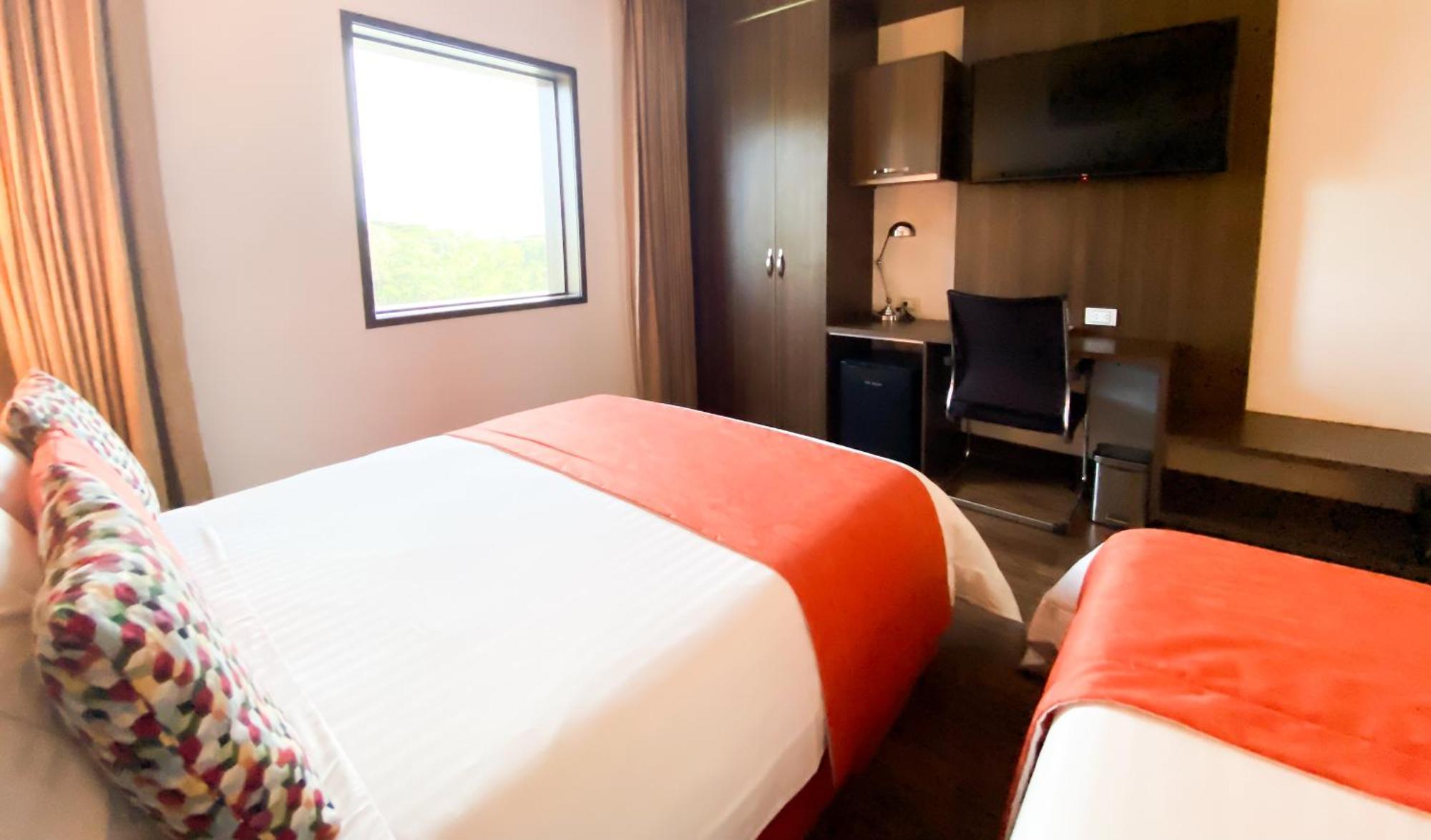 Hotel Royal Elim International Калі Екстер'єр фото A room at the hotel