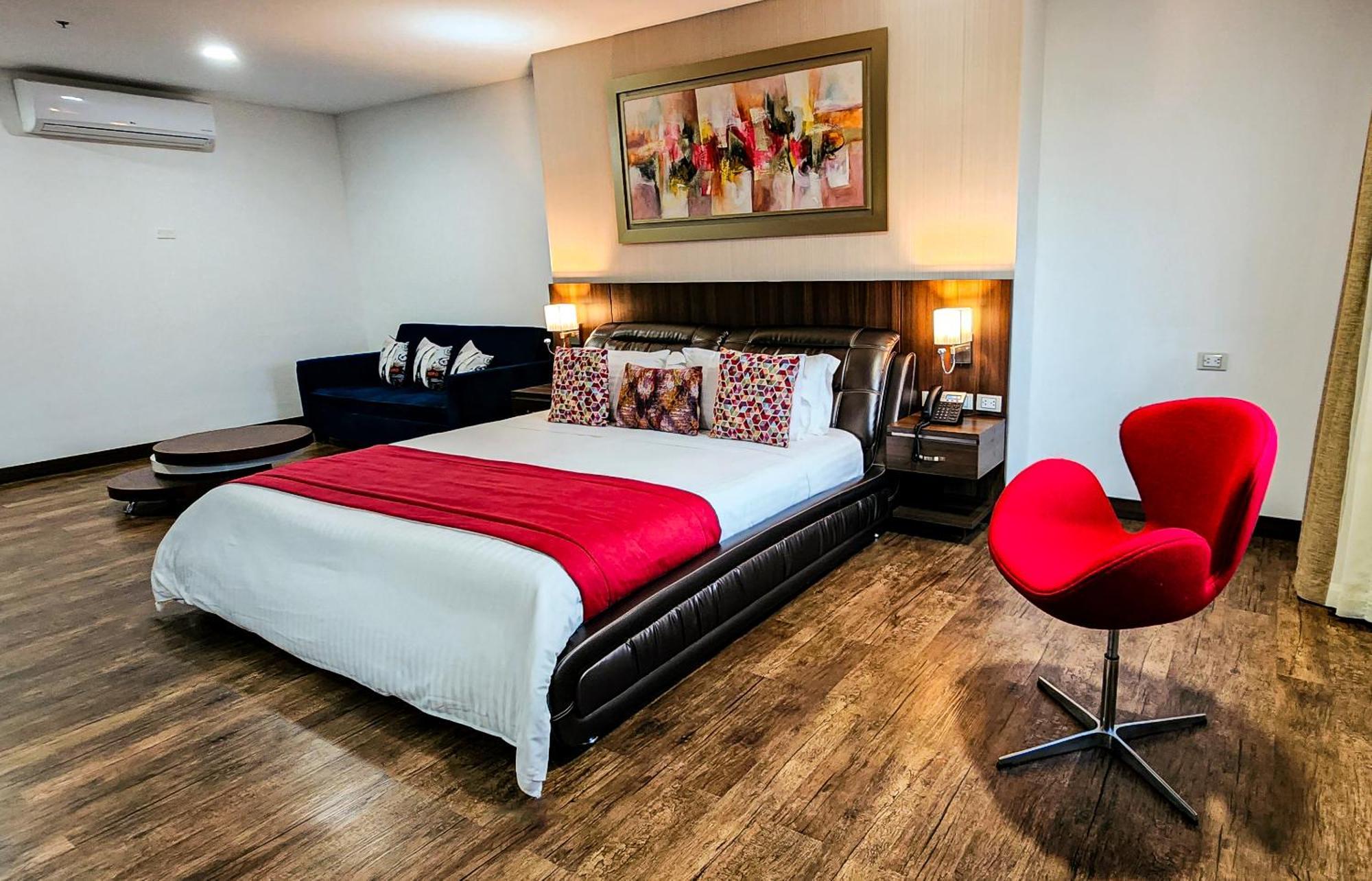 Hotel Royal Elim International Калі Екстер'єр фото A bedroom at the hotel