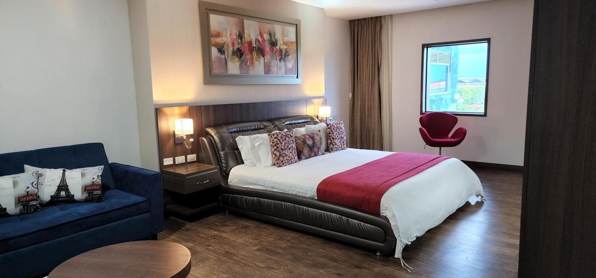 Hotel Royal Elim International Калі Екстер'єр фото A bedroom at the hotel
