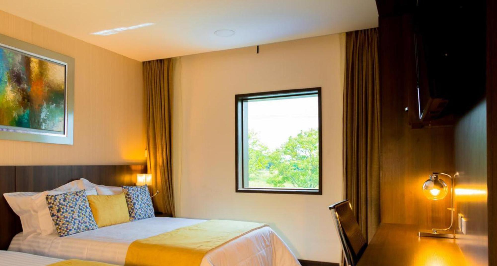 Hotel Royal Elim International Калі Екстер'єр фото