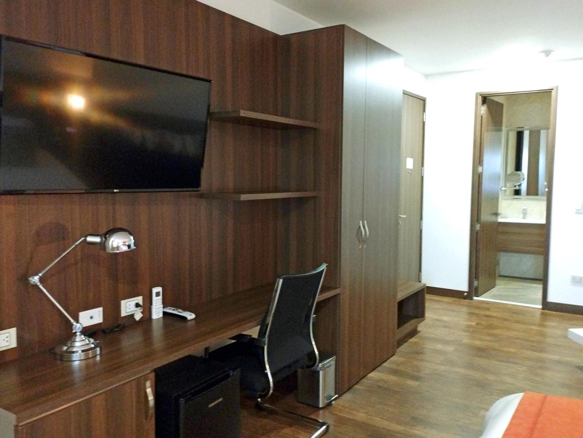 Hotel Royal Elim International Калі Екстер'єр фото A typical bedroom in the halls of residence