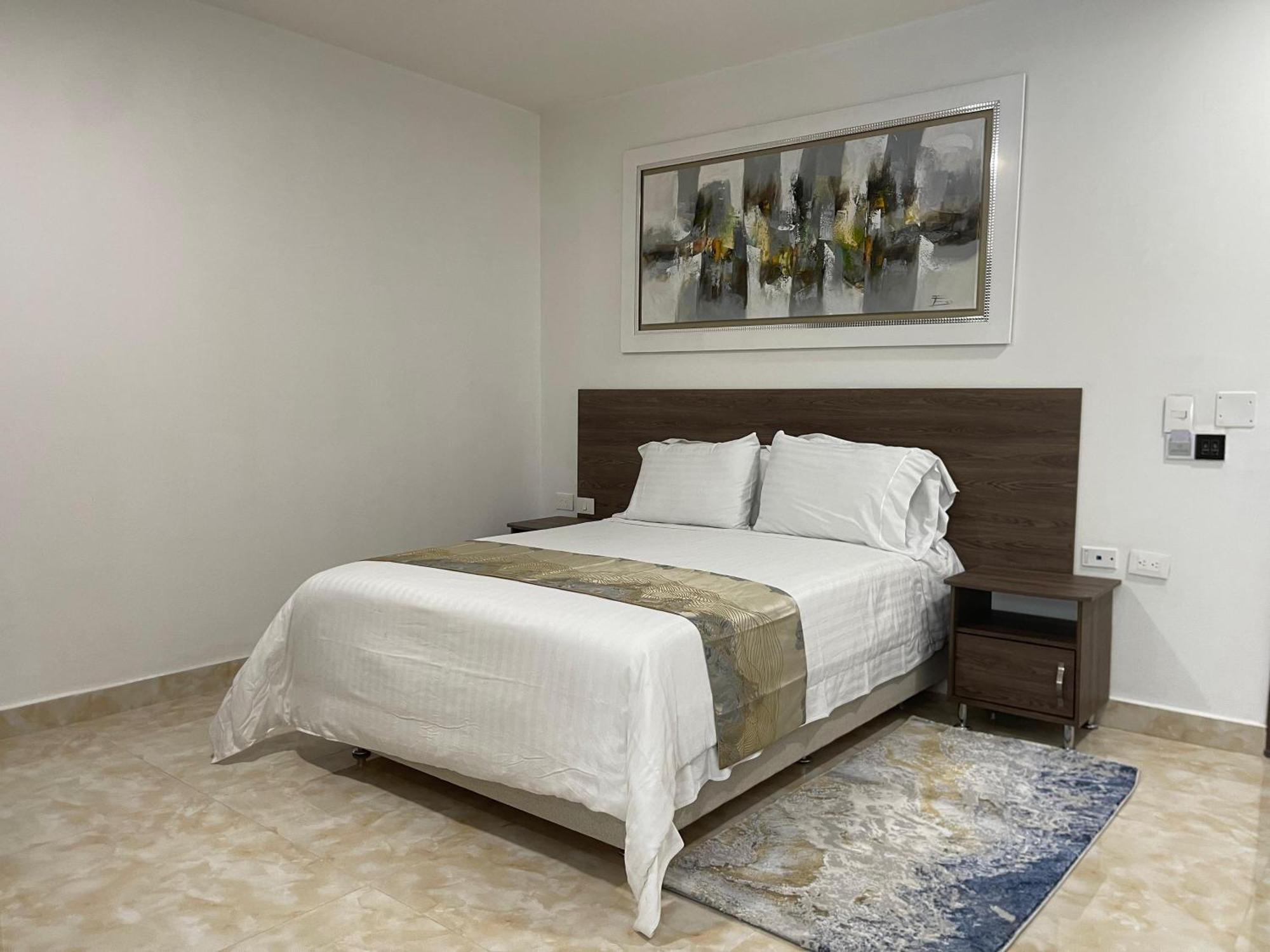 Hotel Royal Elim International Калі Екстер'єр фото A bedroom in the hotel