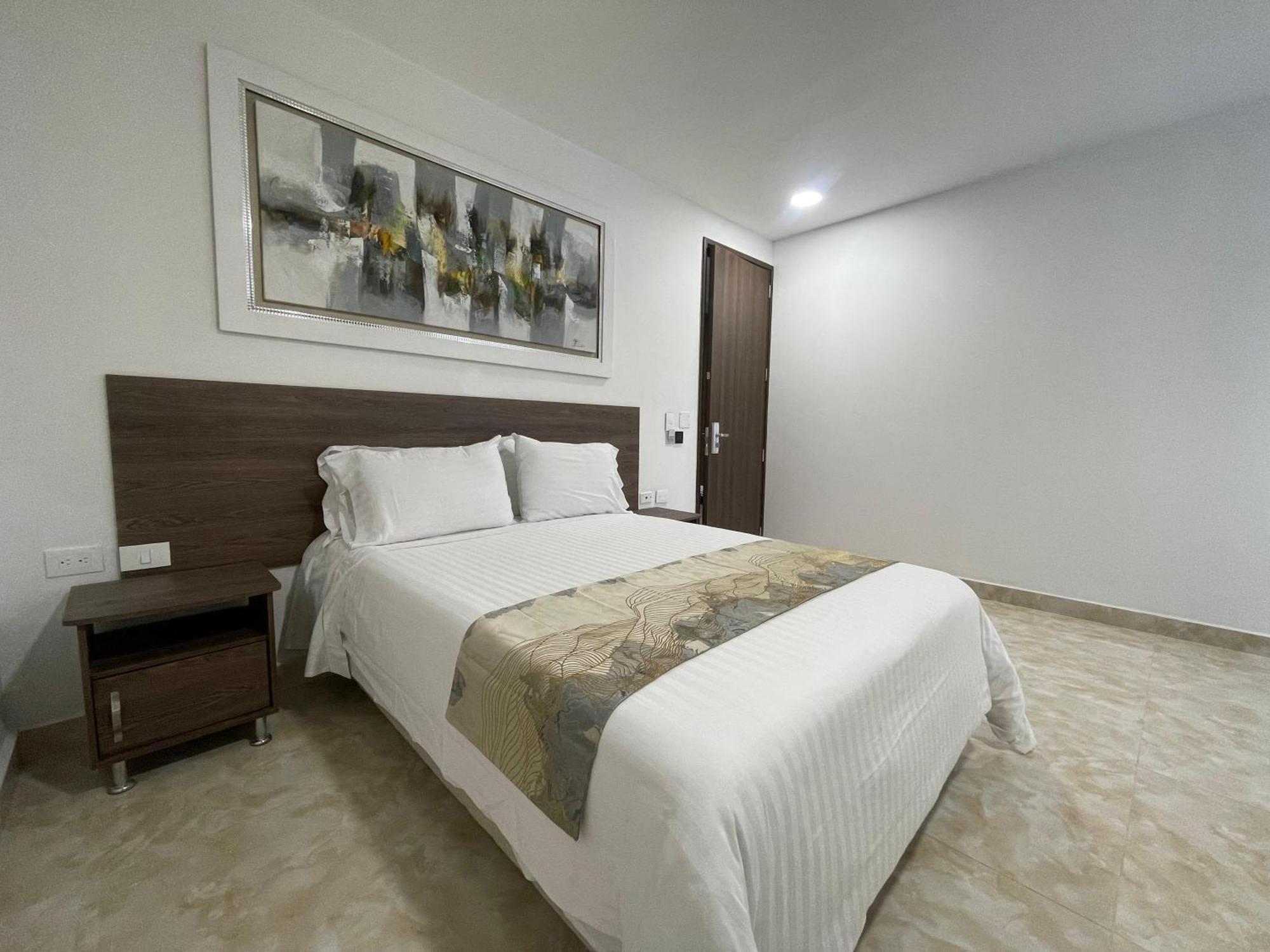 Hotel Royal Elim International Калі Екстер'єр фото A bedroom in a hotel