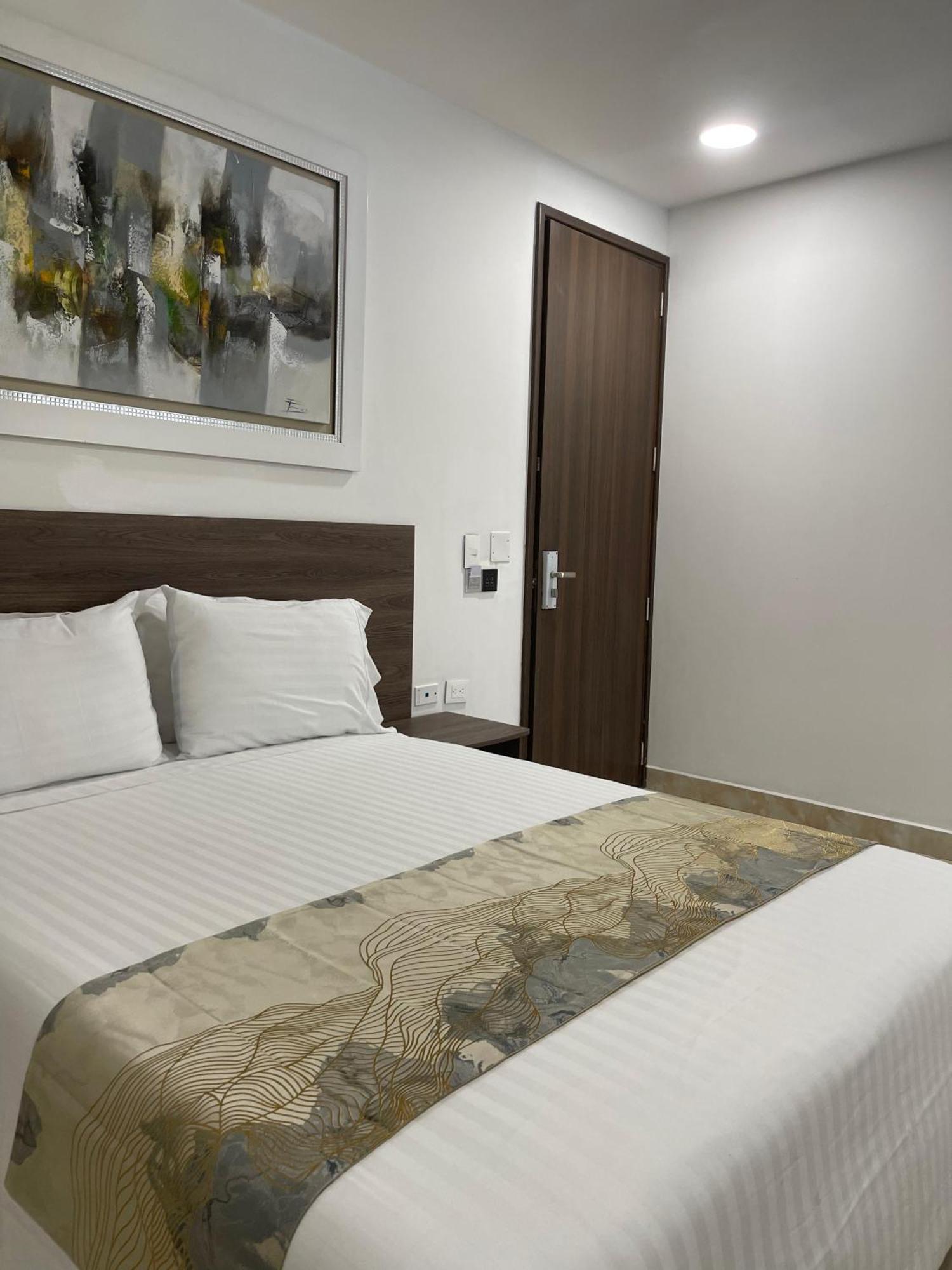 Hotel Royal Elim International Калі Екстер'єр фото A room at the hotel